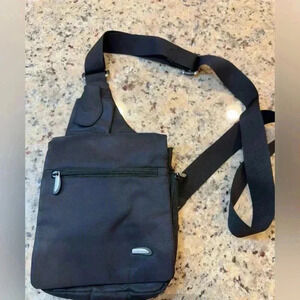 Travelon Messenger